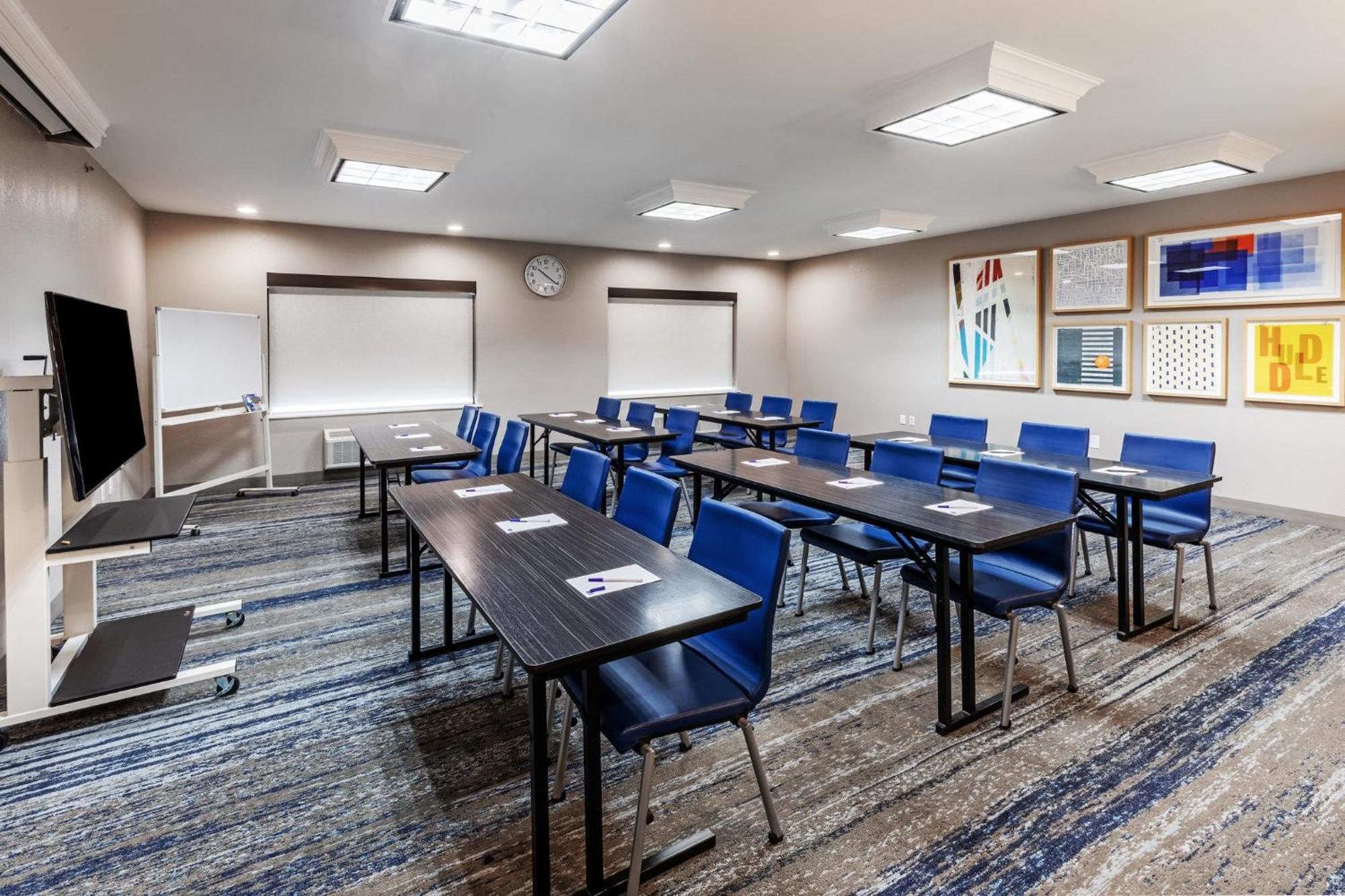 Holiday Inn Express & Suites Tulsa S Broken Arrow Hwy 51 By Ihg Exterior photo